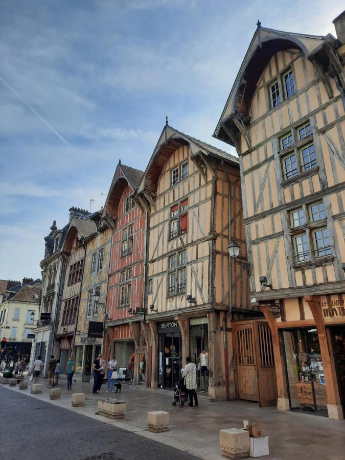 Appartement 70M² 3 Chambres Avec 3 Lits 2 Places Troyes Exterior photo